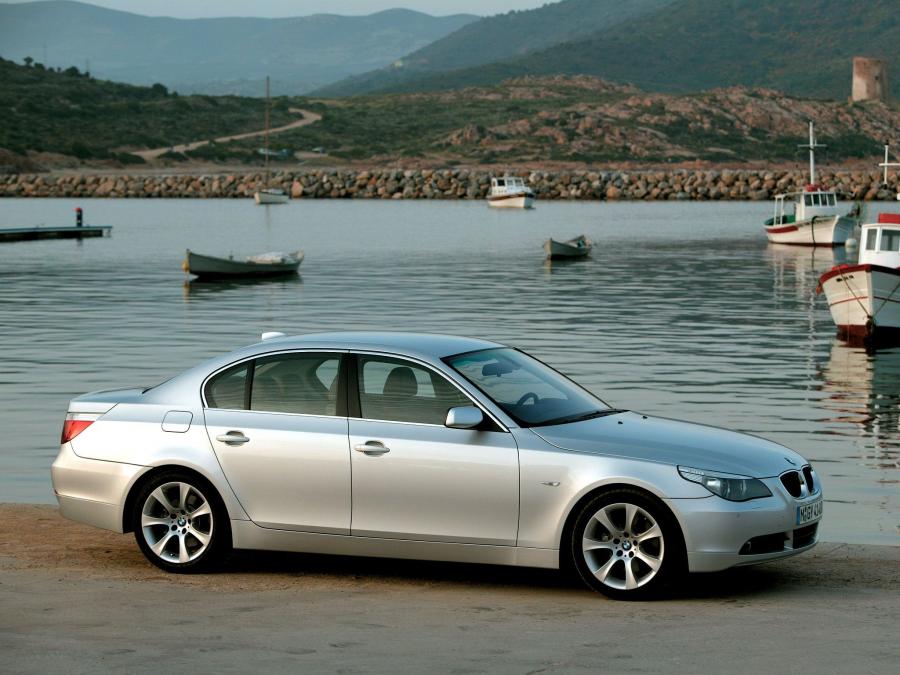  BMW 530i Sedan 2003 года  (фото 2 из 16)